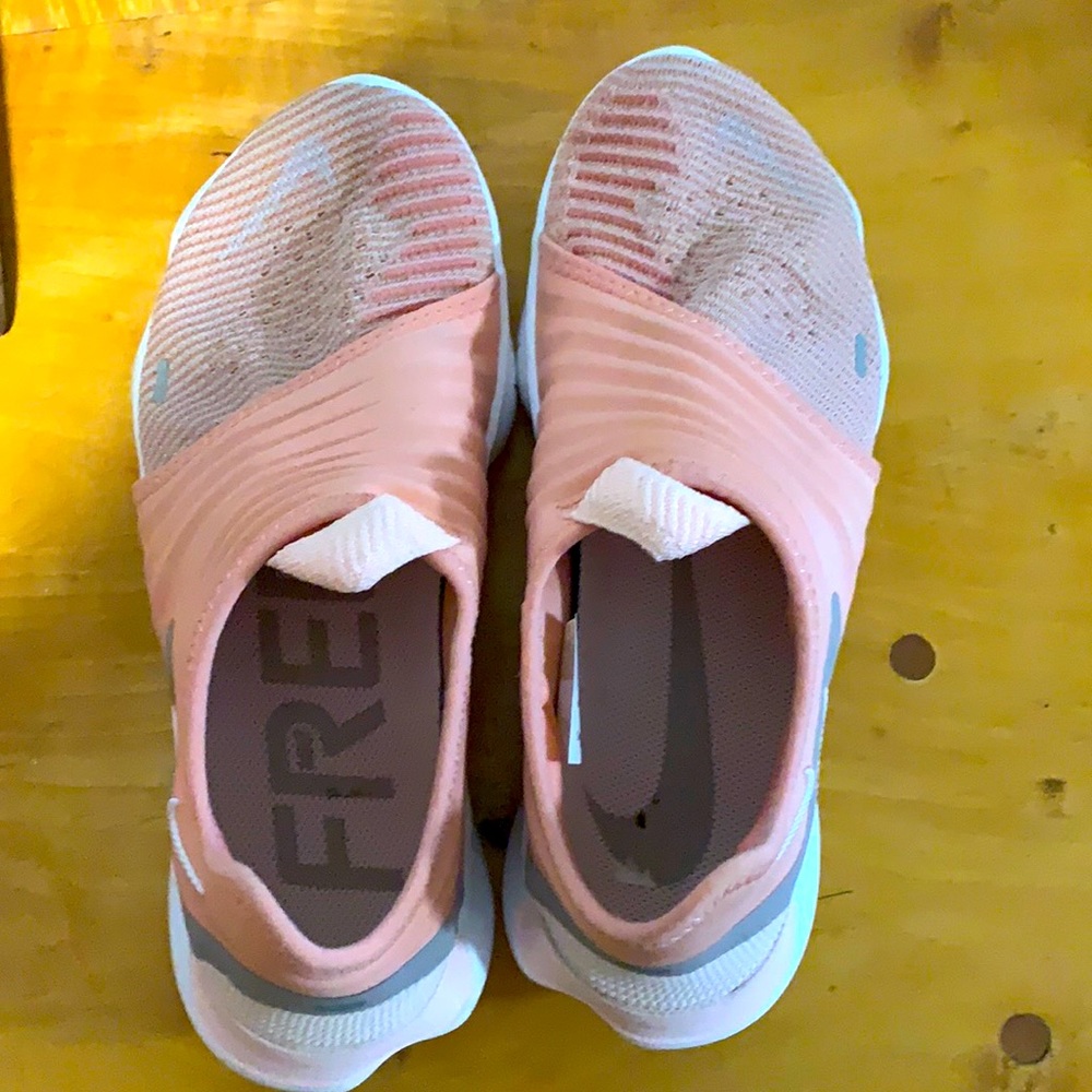 Nike Free RN Fly knit  3.0 running shoe Peach